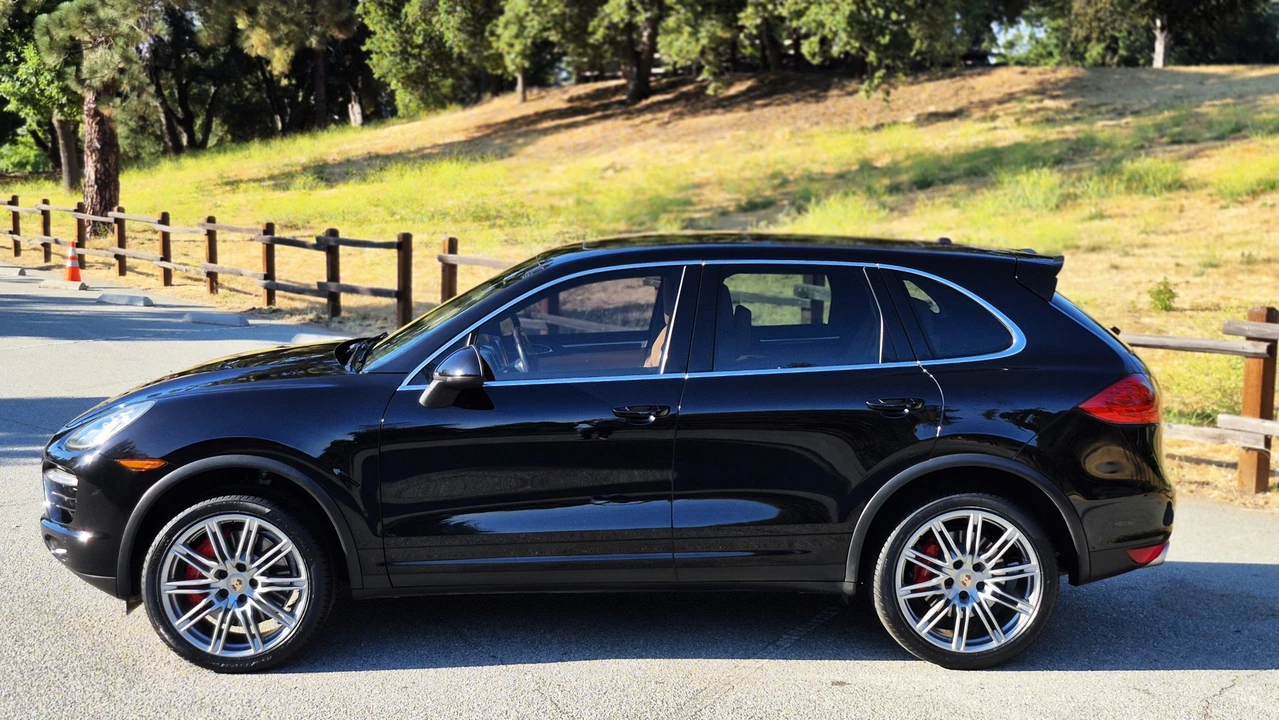 2012 Porsche 958 Cayenne Turbo - Image 10 of 31