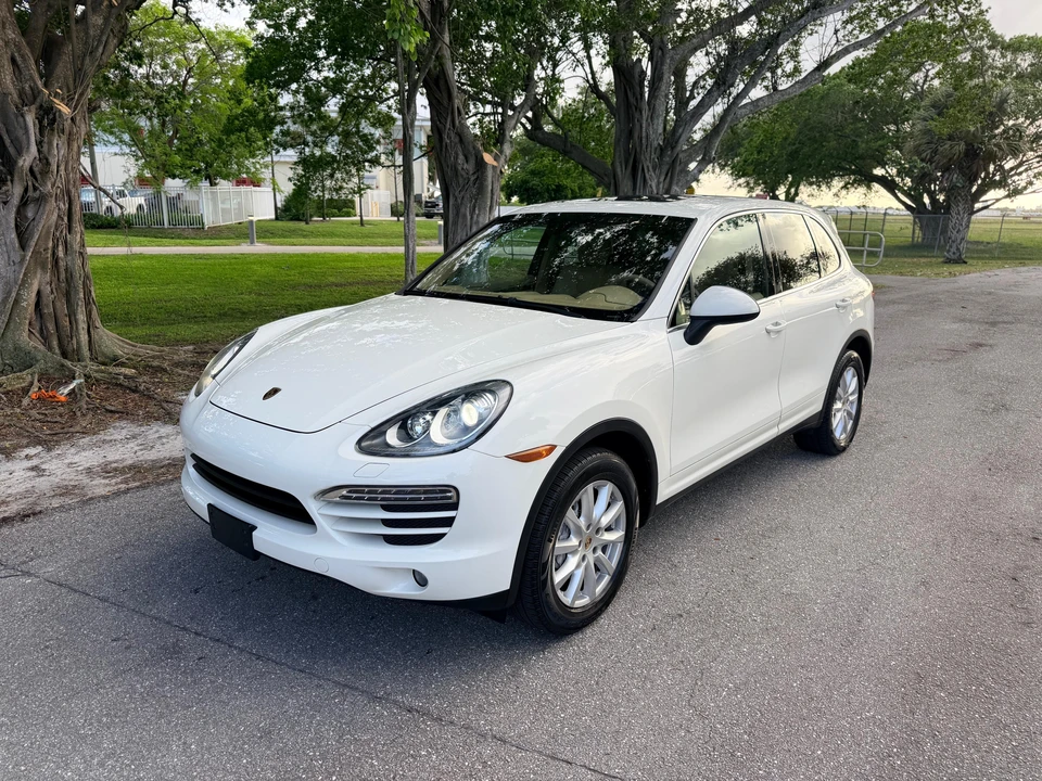 2012 Porsche 958 Cayenne - Image 10 of 31