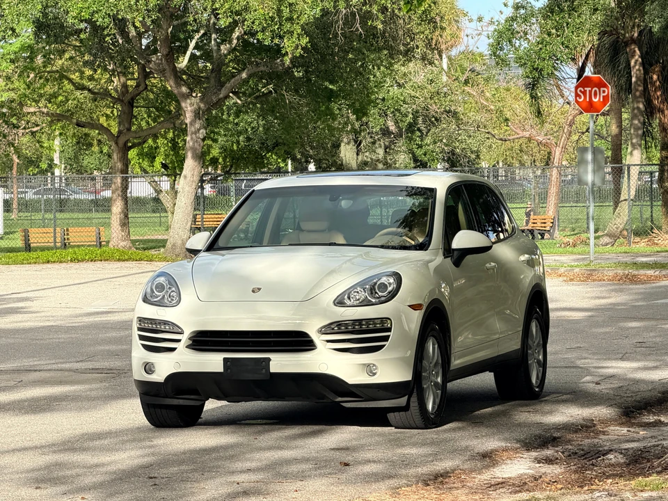 2012 Porsche 958 Cayenne - Image 9 of 31