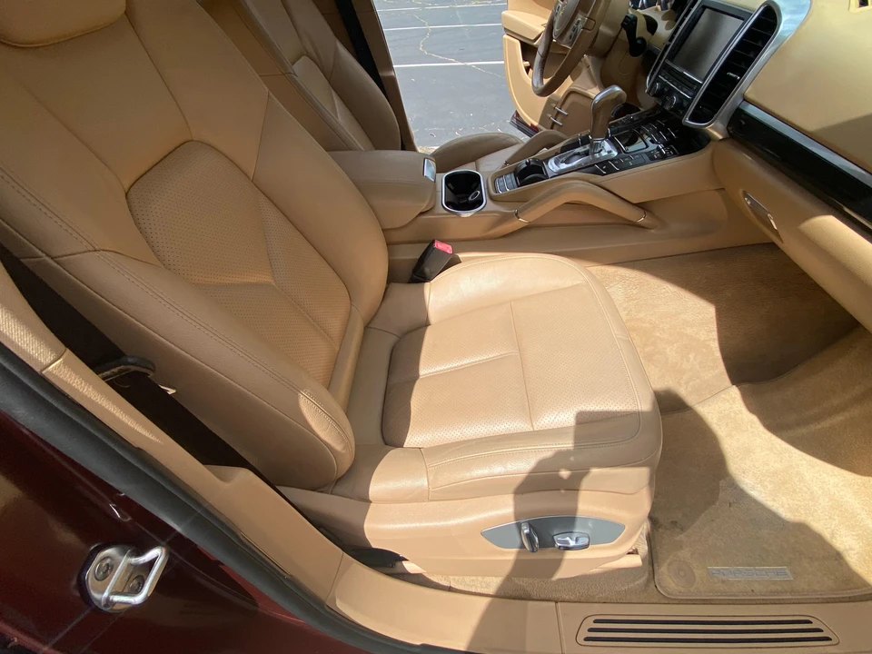 2012 Porsche 958 Cayenne - Image 30 of 31