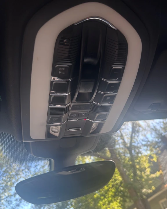 2012 Porsche 958 Cayenne - Image 16 of 20