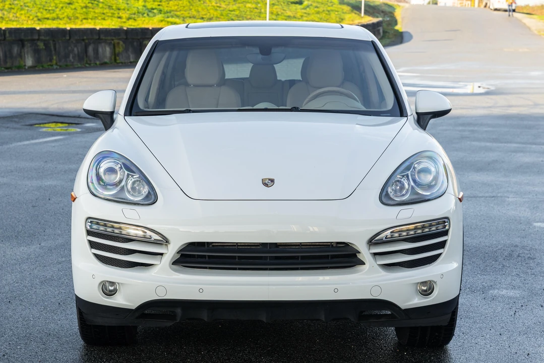 2012 Porsche 958 Cayenne - Image 2 of 31