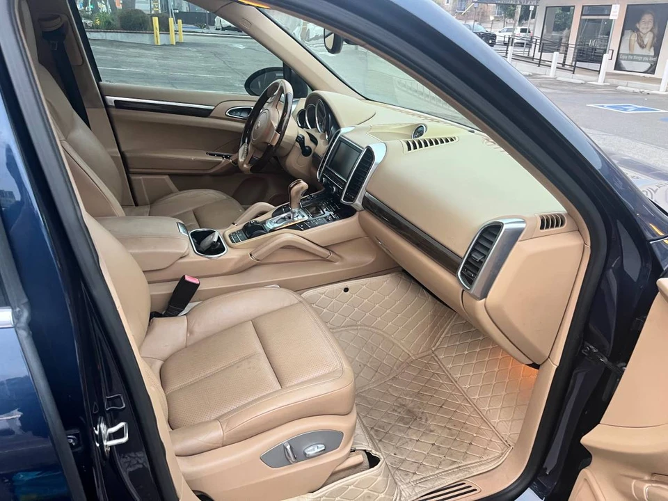 2012 Porsche 958 Cayenne - Image 3 of 8
