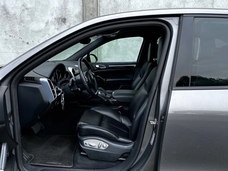 2012 Porsche 958 Cayenne - Image 9 of 18