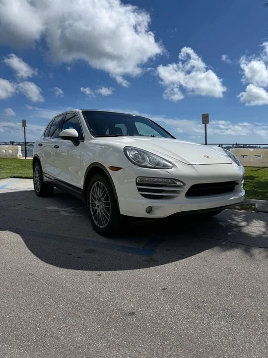 2012 Porsche 958 Cayenne - Image 2 of 17