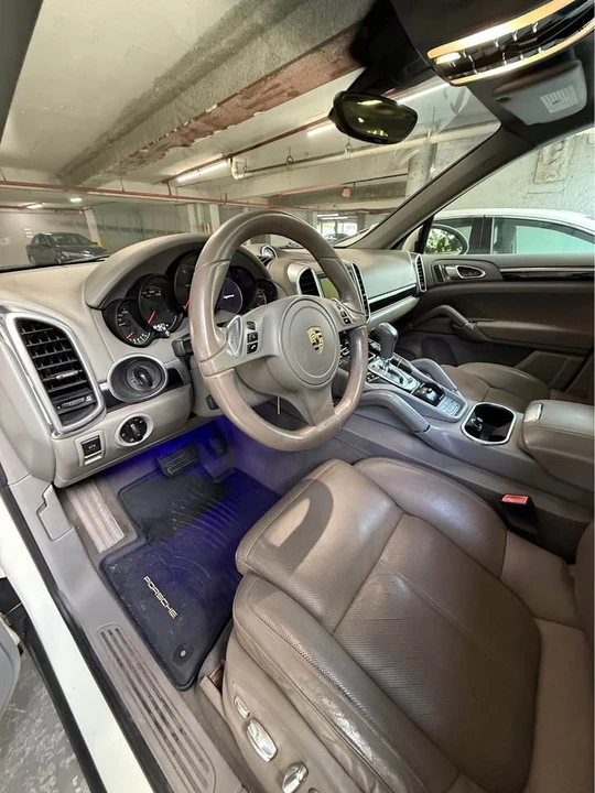 2012 Porsche 958 Cayenne - Image 9 of 17