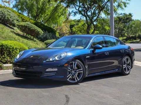 2012 Porsche Panamera 4 Sedan 4D