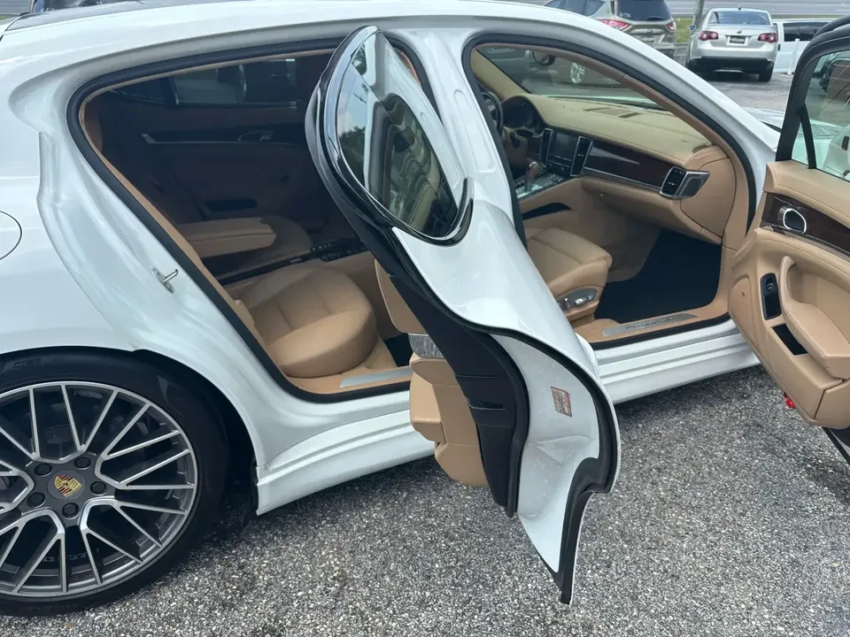 2012 Porsche Panamera - Image 8 of 9
