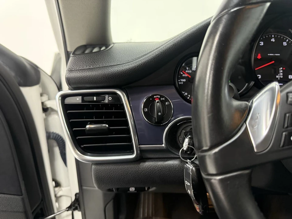2012 Porsche 970 Panamera - Image 30 of 31