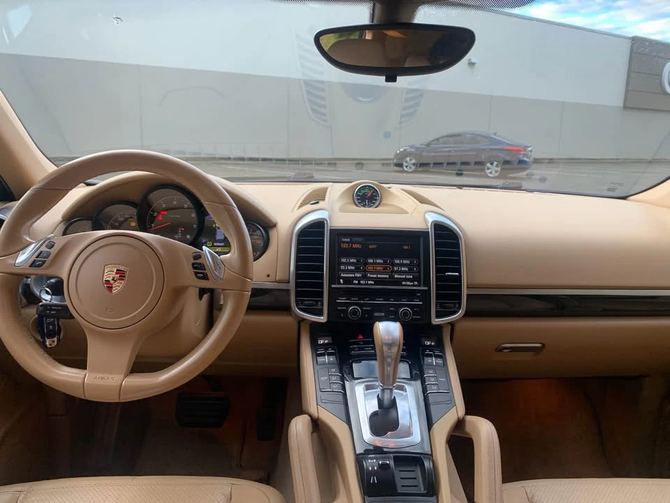 2012 Porsche 958 Cayenne - Image 11 of 17