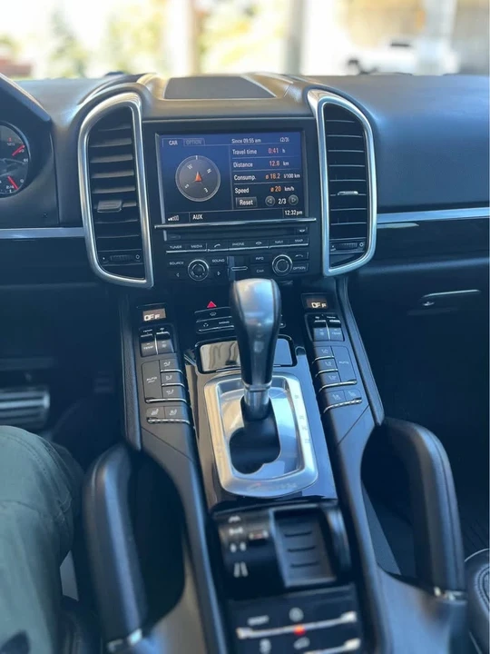 2012 Porsche 958 Cayenne S - Image 12 of 18