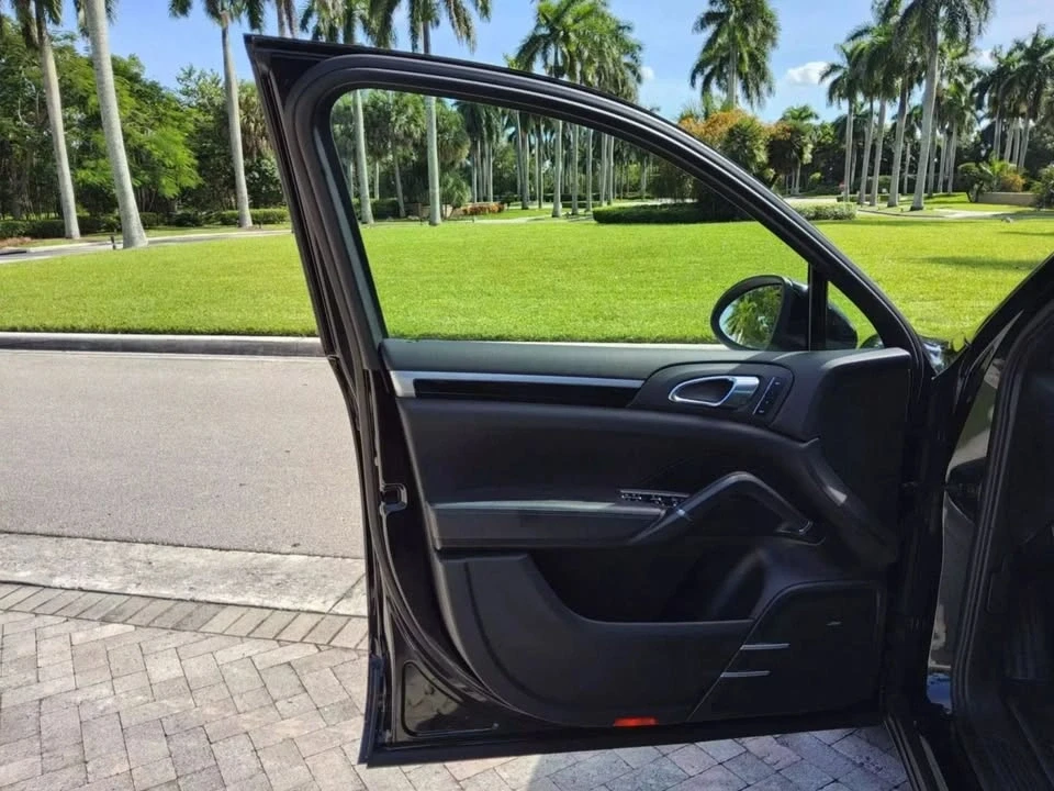 2012 Porsche 958 Cayenne - Image 9 of 20