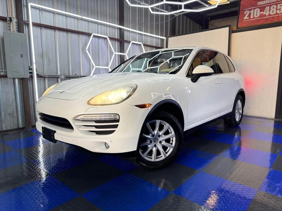 2012 Porsche 958 Cayenne - Image 2 of 15