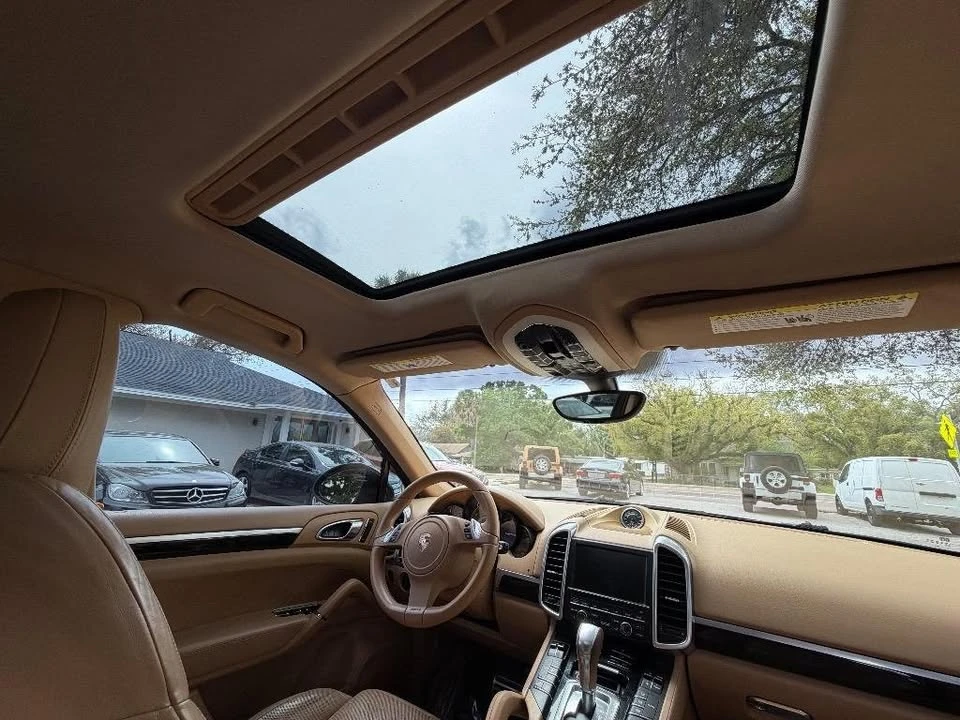 2012 Porsche 958 Cayenne - Image 9 of 16