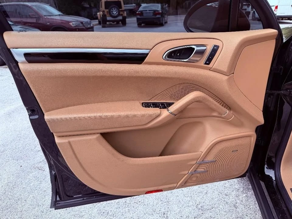 2012 Porsche 958 Cayenne - Image 12 of 16