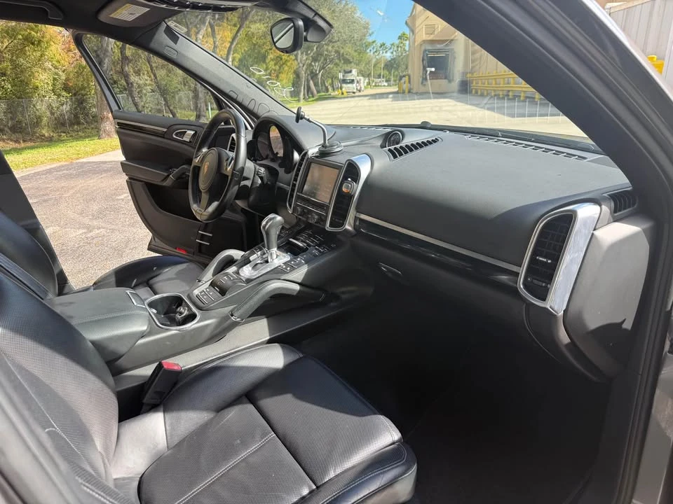 2012 Porsche 958 Cayenne - Image 16 of 17
