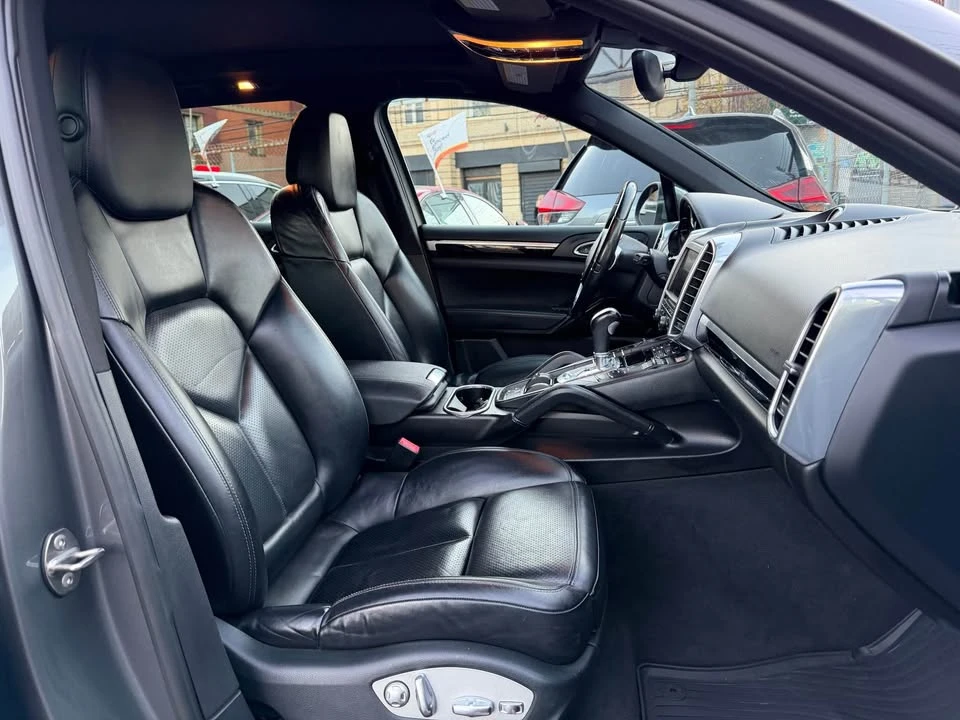 2012 Porsche 958 Cayenne - Image 8 of 20