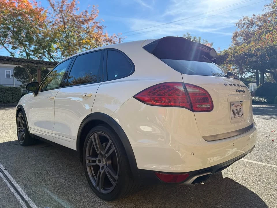 2012 Porsche 958 Cayenne S - Image 2 of 15