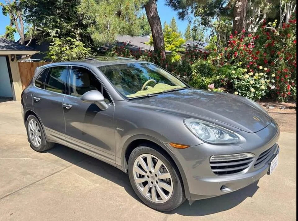 2012 Porsche 958 Cayenne S - Image 2 of 7