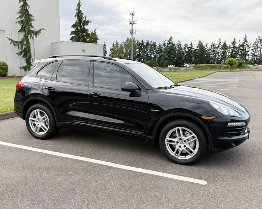 2012 Porsche 958 Cayenne S - Image 2 of 15