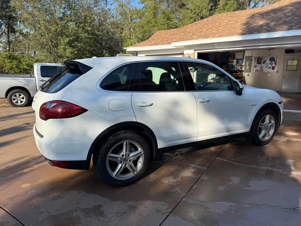 2012 Porsche 958 Cayenne S - Image 2 of 14