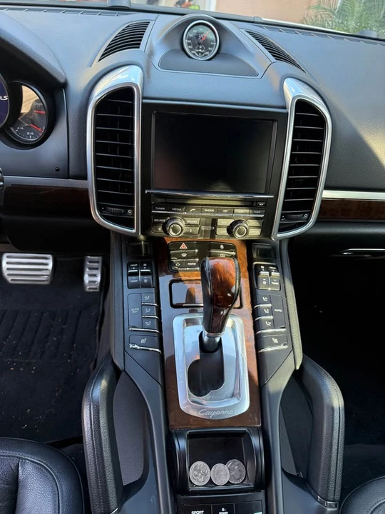 2012 Porsche 958 Cayenne S - Image 9 of 14