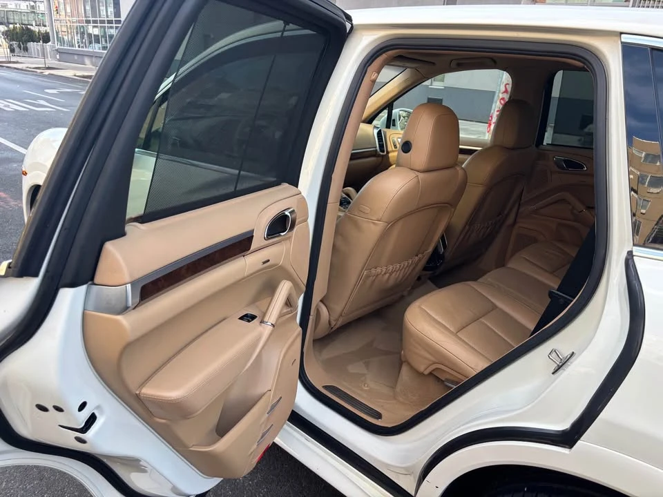 2012 Porsche 958 Cayenne S - Image 9 of 18