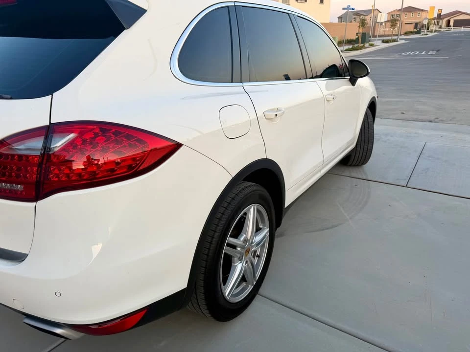 2012 Porsche 958 Cayenne S - Image 7 of 11