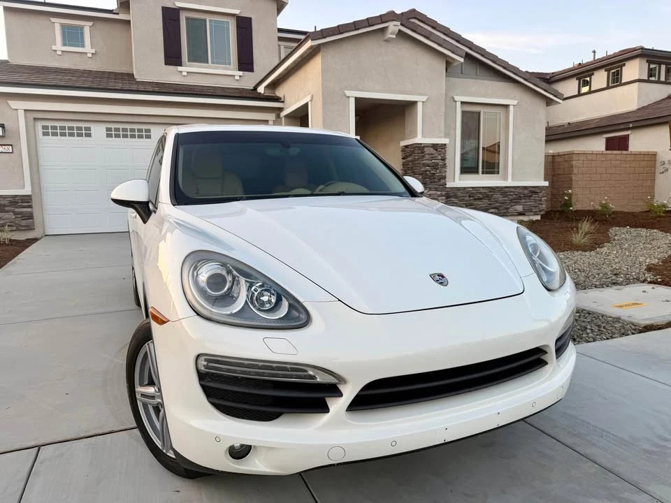2012 Porsche 958 Cayenne S - Image 2 of 11