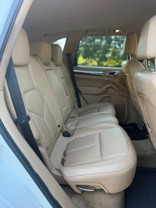 2012 Porsche 958 Cayenne S - Image 10 of 17