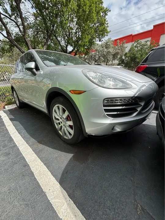 2012 Porsche 958 Cayenne S - Image 2 of 9