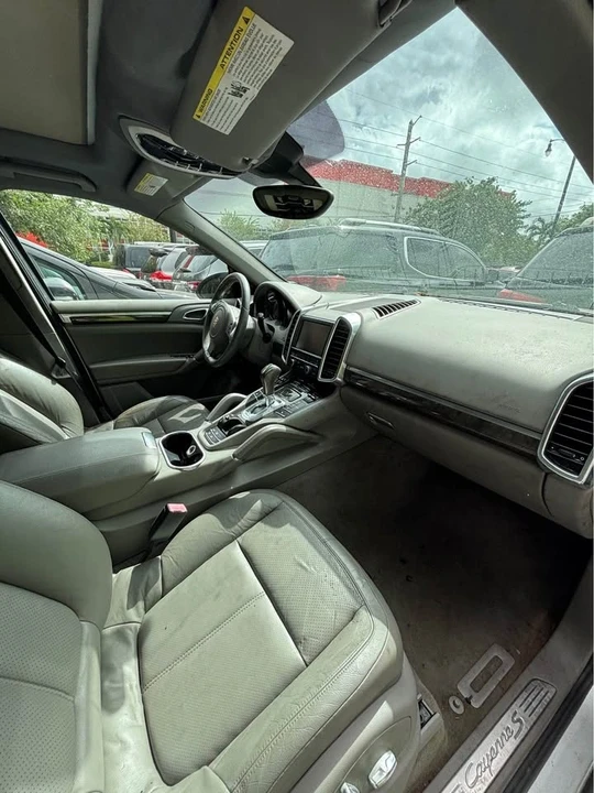 2012 Porsche 958 Cayenne S - Image 4 of 9