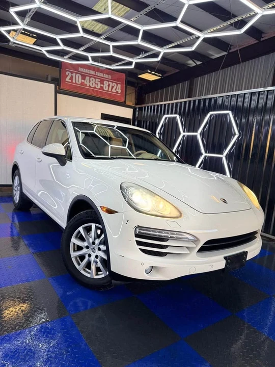 2012 Porsche 958 Cayenne S - Image 2 of 11