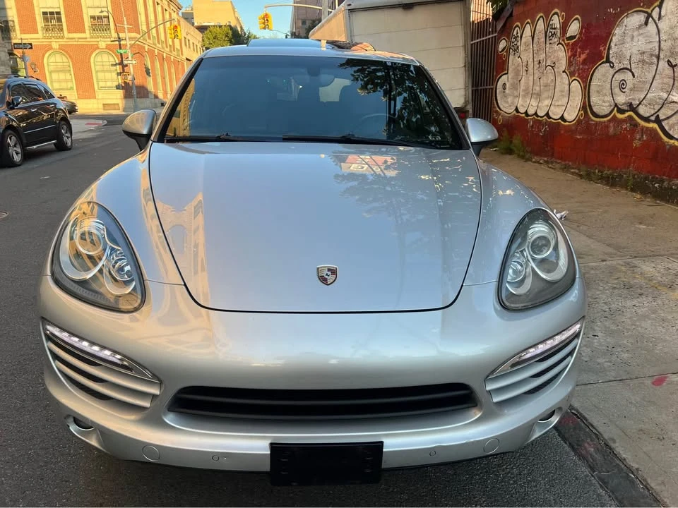 2012 Porsche 958 Cayenne S - Image 2 of 9