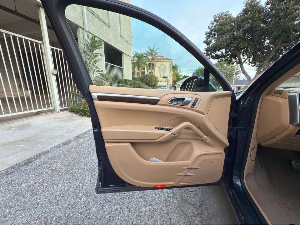 2012 Porsche 958 Cayenne S - Image 9 of 17