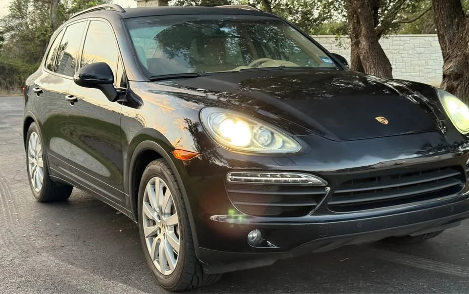 2012 Porsche 958 Cayenne S - Image 2 of 11