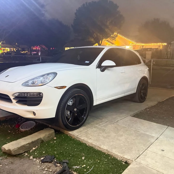 2012 Porsche 958 Cayenne S - Image 2 of 3