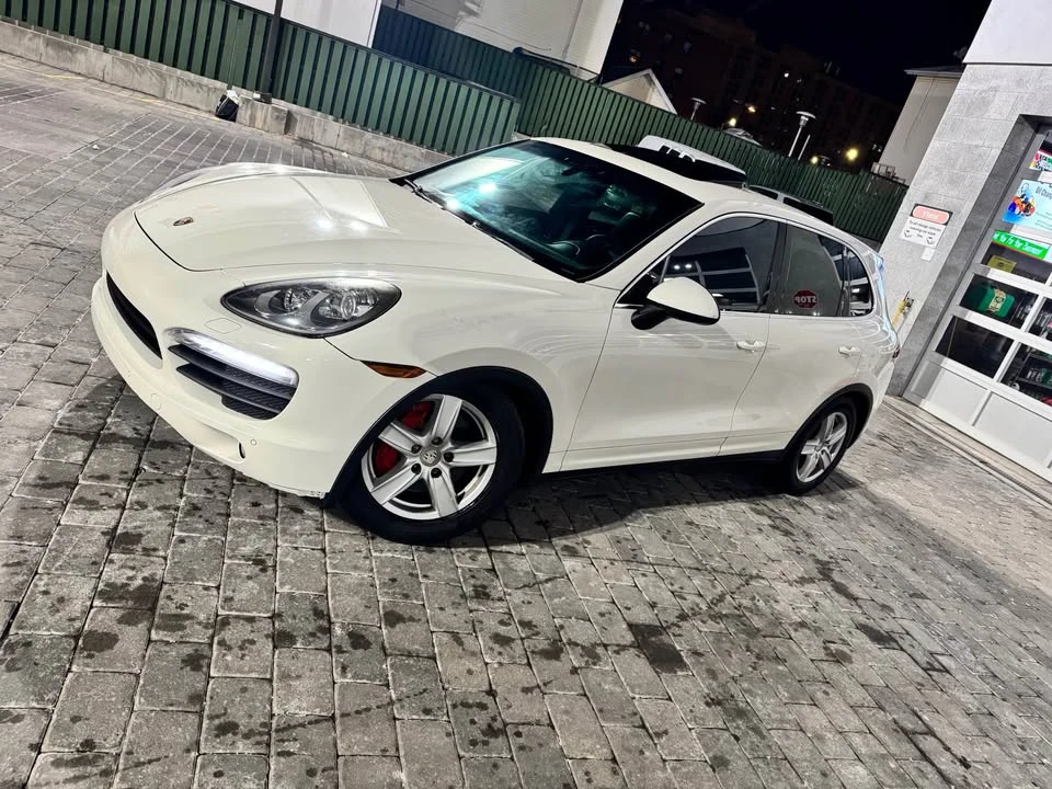 2012 Porsche 958 Cayenne S - Image 8 of 9