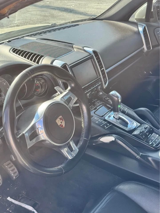 2012 Porsche 958 Cayenne S - Image 5 of 9