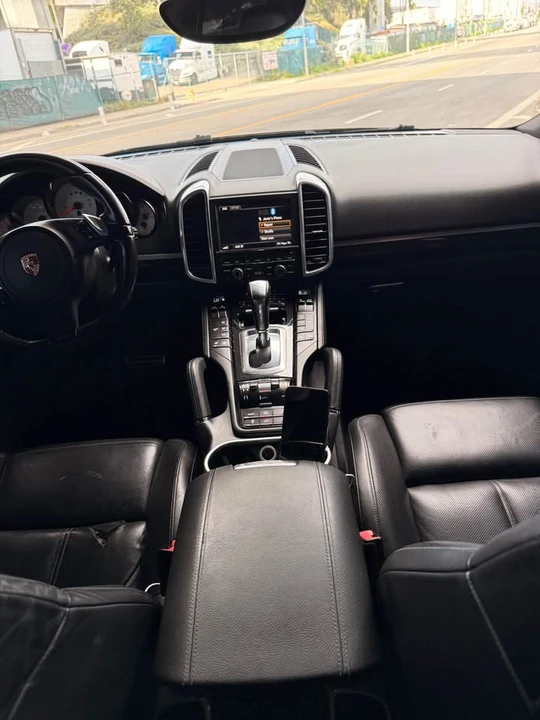 2012 Porsche 958 Cayenne S - Image 8 of 9