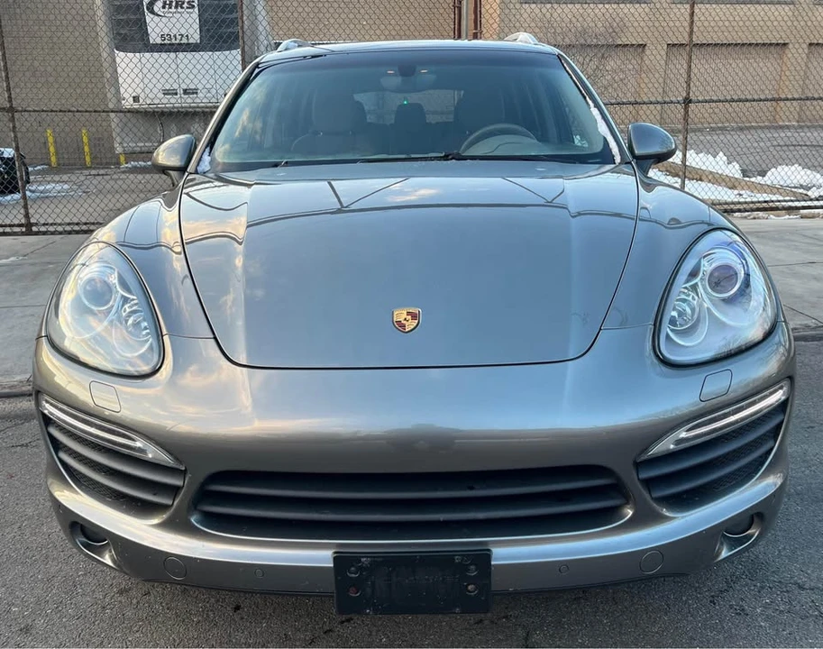 2012 Porsche 958 Cayenne S - Image 2 of 10
