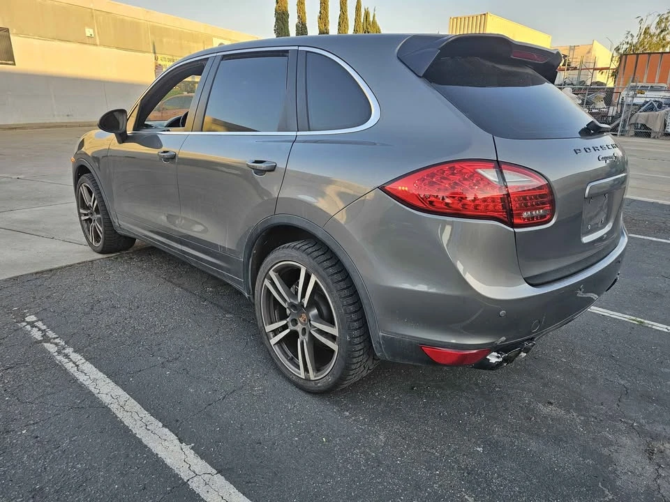 2012 Porsche 958 Cayenne S - Image 4 of 9