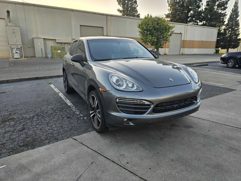 2012 Porsche 958 Cayenne S - Image 2 of 9