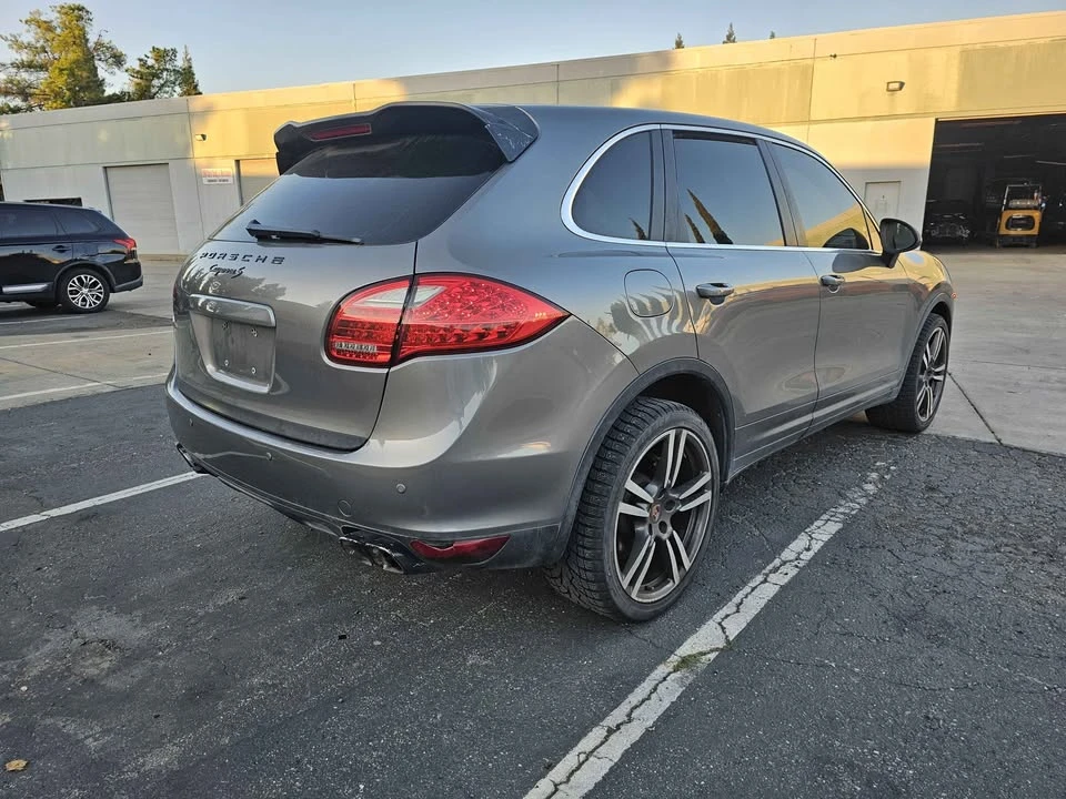 2012 Porsche 958 Cayenne S - Image 3 of 9