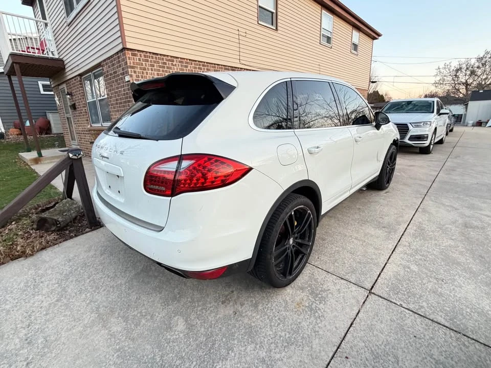 2012 Porsche 958 Cayenne S - Image 4 of 10