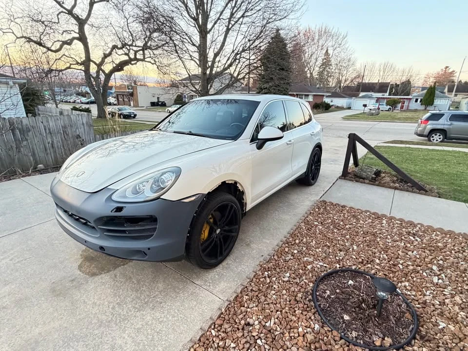2012 Porsche 958 Cayenne S - Image 2 of 10