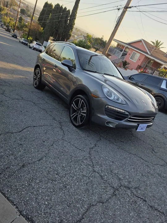 2012 Porsche 958 Cayenne S - Image 2 of 15