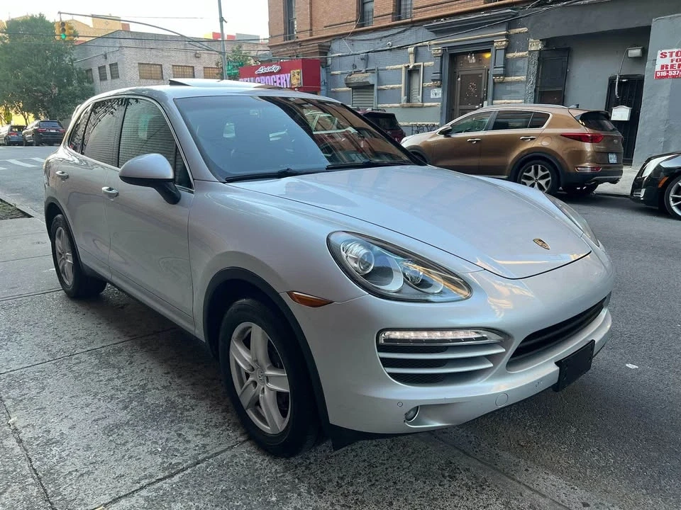 2012 Porsche 958 Cayenne - Image 2 of 9