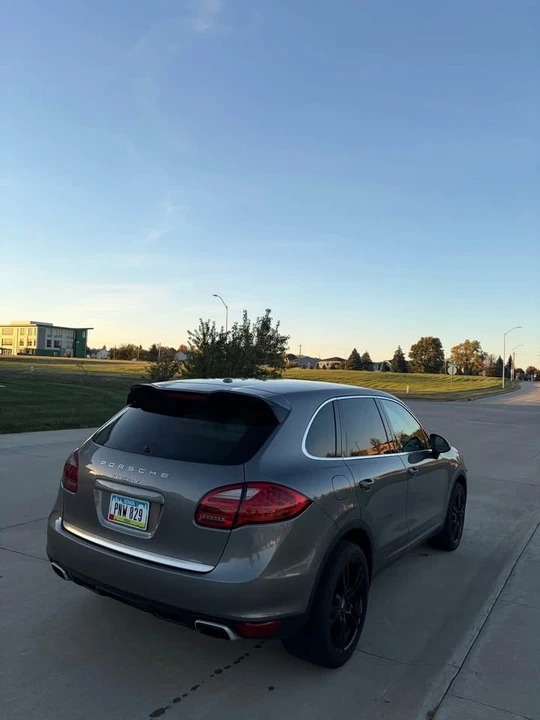 2012 Porsche 958 Cayenne - Image 3 of 12