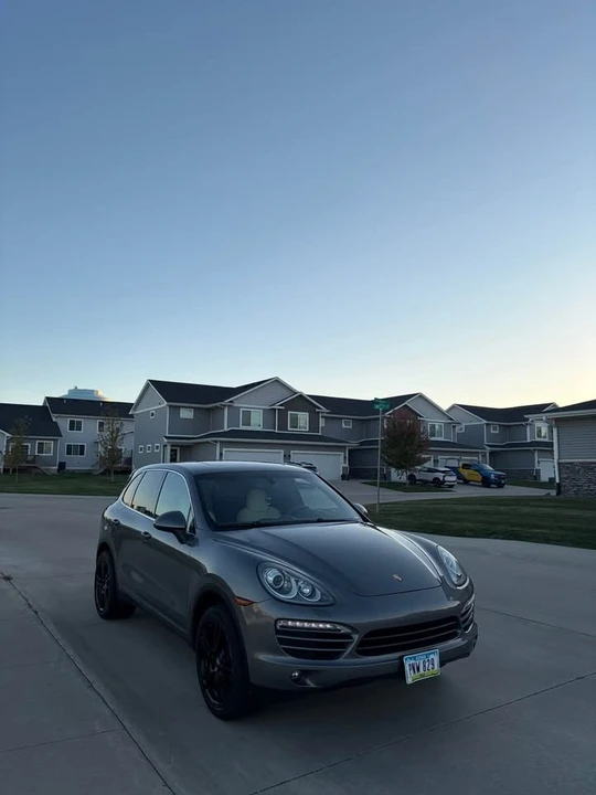 2012 Porsche 958 Cayenne - Image 2 of 12